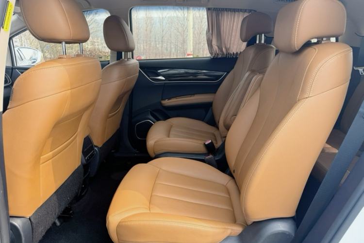 Used BYD Song MAX 2018 1.5T Automatic Smart Connect Elite Model with 6 Seats Interior 1