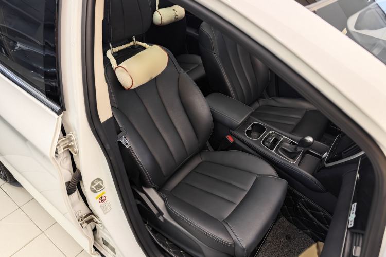 Used BYD Song MAX 2018 1.5T Automatic Smart Connect Luxury 6-Seater Interior 1