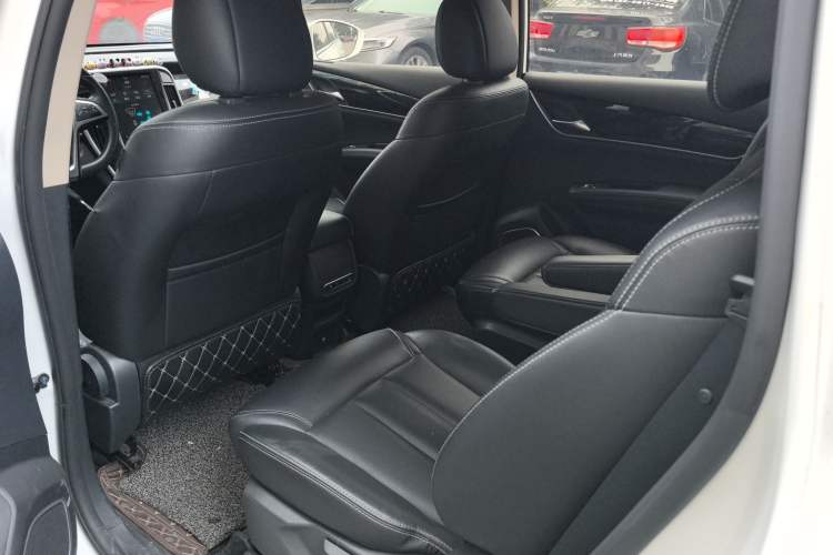 Used BYD Song MAX 2018 1.5T Automatic Smart Connect Elite Model with 6 Seats Interior 1