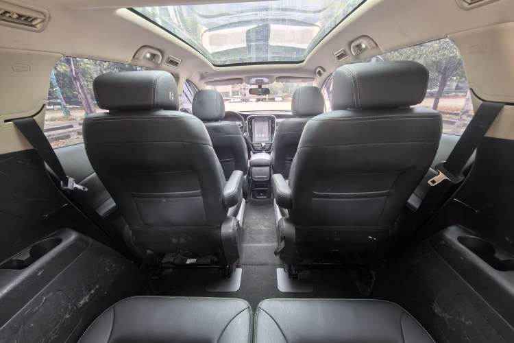 Used BYD Song MAX 2018 1.5T Automatic Smart Connect Elite Model with 6 Seats Interior 1