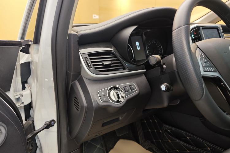 Used BYD Song MAX 2018 1.5T Automatic Smart Connect Luxury 6-Seater Interior 10