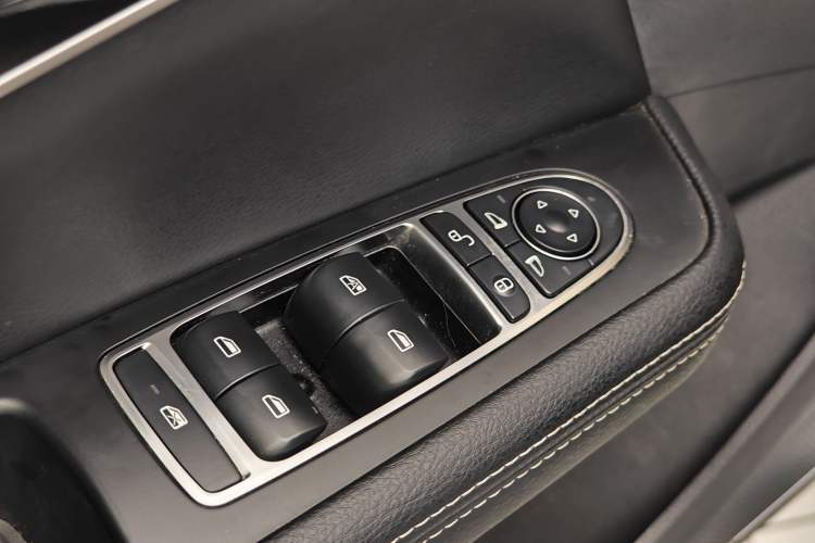 Used BYD Song MAX 2018 1.5T Automatic Smart Connect Luxury 6-Seater Interior 11