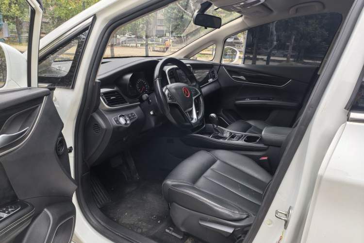 Used BYD Song MAX 2018 1.5T Automatic Smart Connect Elite Model with 6 Seats Interior 11