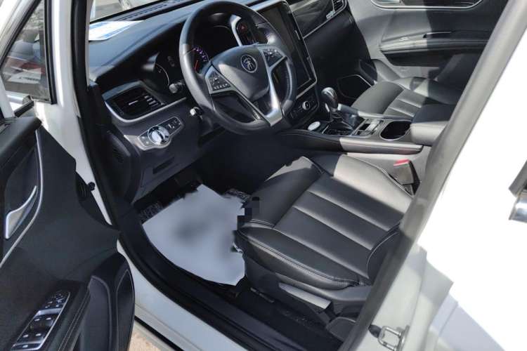 Used BYD Song MAX 2018 1.5T Automatic Smart Connect Elite Model with 6 Seats Interior 2
