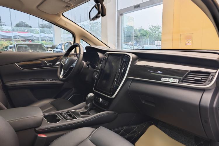 Used BYD Song MAX 2018 1.5T Automatic Smart Connect Luxury 6-Seater Interior 2