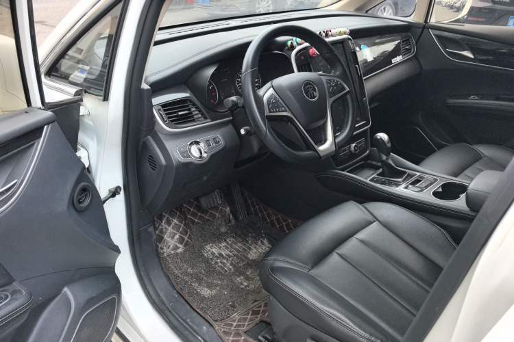 Used BYD Song MAX 2018 1.5T Automatic Smart Connect Elite Model with 6 Seats Interior 2
