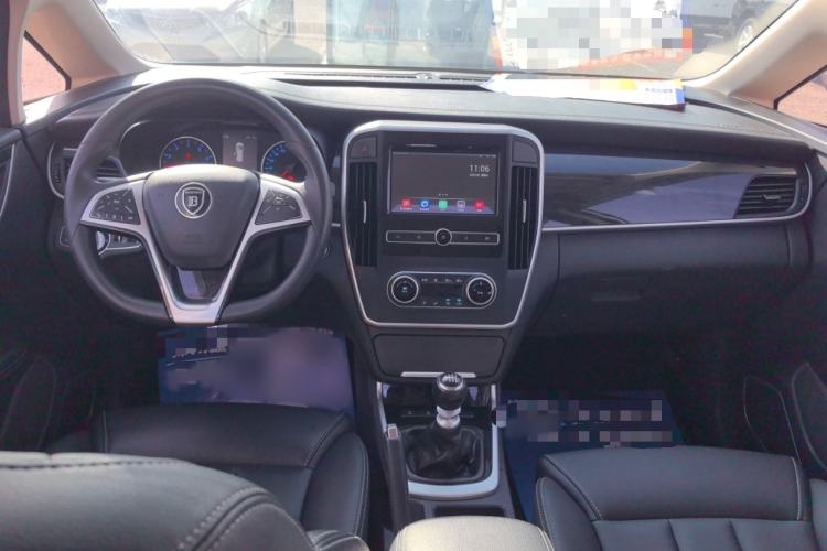 Used BYD Song MAX 2018 1.5T Manual Comfort 6-Seater Interior 3