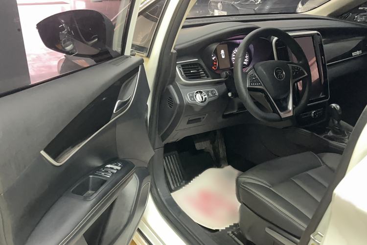 Used BYD Song MAX 2018 1.5T Automatic Smart Connect Elite Model with 6 Seats Interior 3