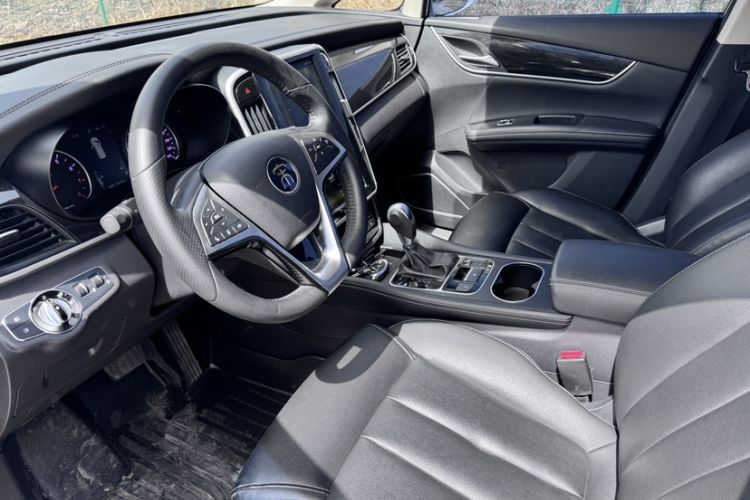 Used BYD Song MAX 2018 1.5T Automatic Smart Connect Luxury 6-Seater Interior 3