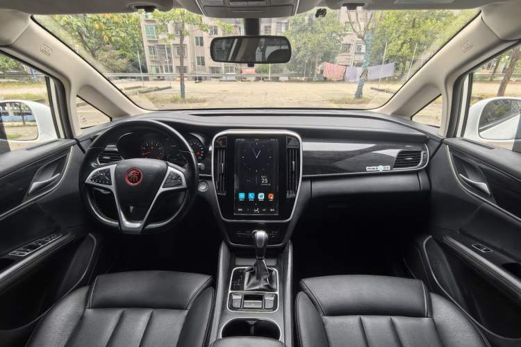 Used BYD Song MAX 2018 1.5T Automatic Smart Connect Elite Model with 6 Seats Interior 3