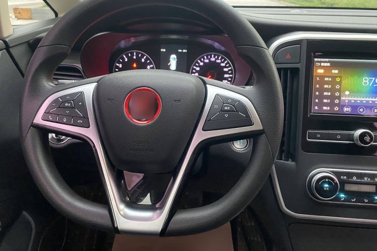 Used BYD Song MAX 2018 1.5T Manual Smart Connect Luxury 6-Seater Interior 3