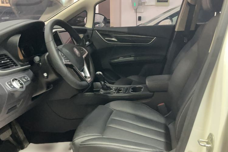 Used BYD Song MAX 2018 1.5T Automatic Smart Connect Elite Model with 6 Seats Interior 4