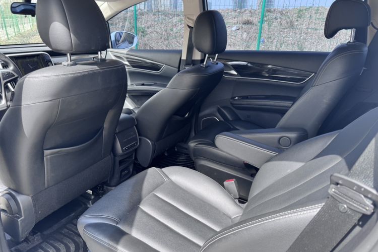 Used BYD Song MAX 2018 1.5T Automatic Smart Connect Luxury 6-Seater Interior 4