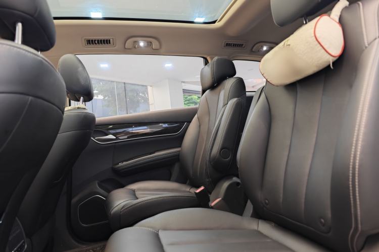 Used BYD Song MAX 2018 1.5T Automatic Smart Connect Luxury 6-Seater Interior 4