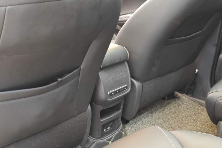 Used BYD Song MAX 2018 1.5T Automatic Smart Connect Luxury 6-Seater Interior 5