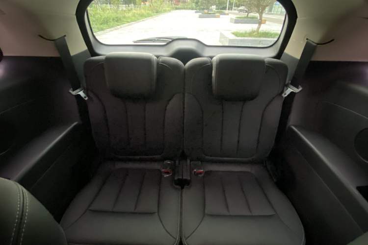 Used BYD Song MAX 2018 1.5T Manual Smart Connect Luxury 6-Seater Interior 5
