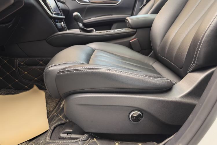 Used BYD Song MAX 2018 1.5T Automatic Smart Connect Luxury 6-Seater Interior 9