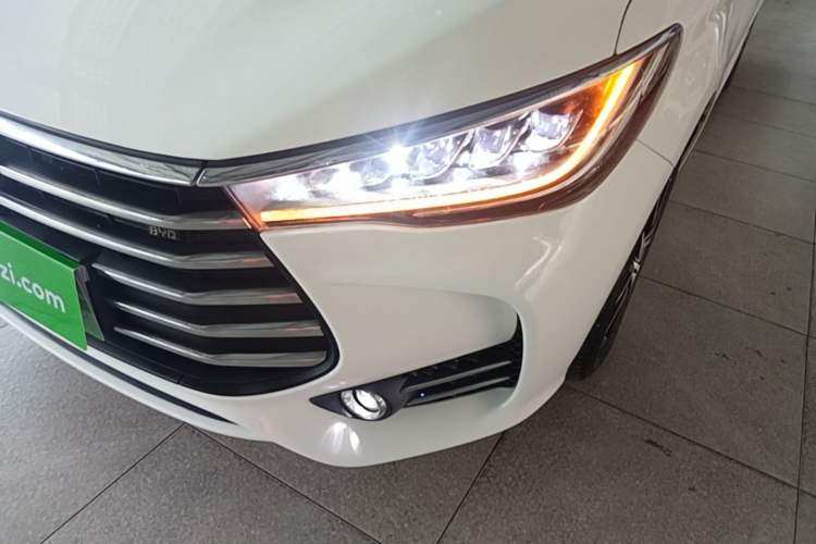 Used BYD Song MAX 2018 1.5T Automatic Smart Connect Luxury 6-Seater Left Front Headlight