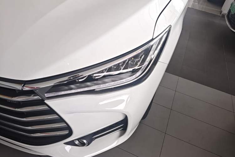 Used BYD Song MAX 2018 1.5T Automatic Smart Connect Luxury 6-Seater Left Front Headlight