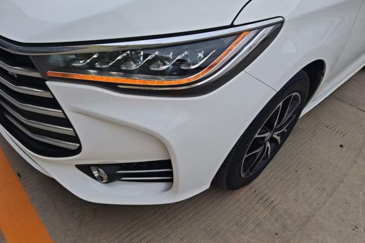 Used BYD Song MAX 2018 1.5T Automatic Smart Connect Luxury 6-Seater Left Front Headlight