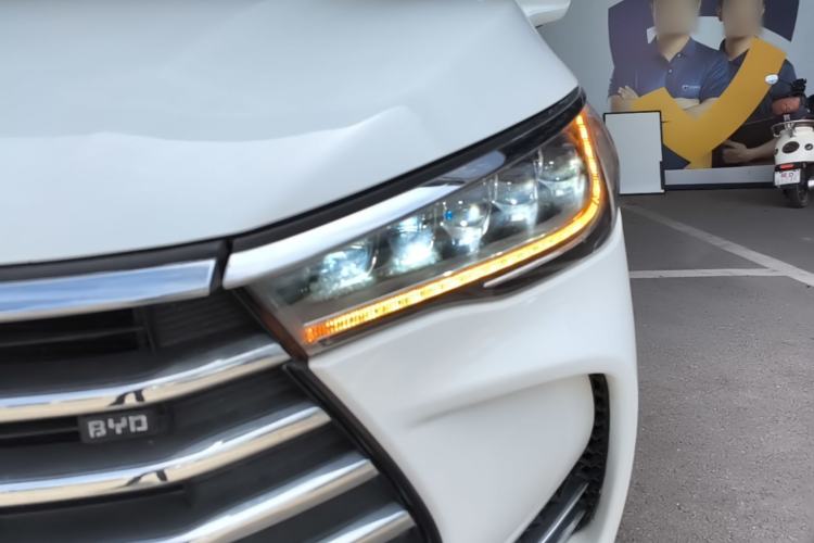 Used BYD Song MAX 2018 1.5T Automatic Smart Connect Luxury 6-Seater Left Front Headlight