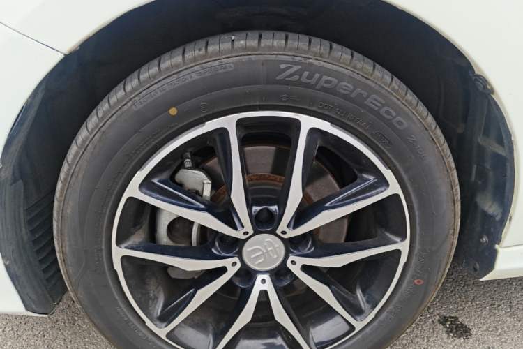 Used BYD Song MAX 2018 1.5T Automatic Smart Connect Elite Model with 6 Seats Left Front Wheel Hub