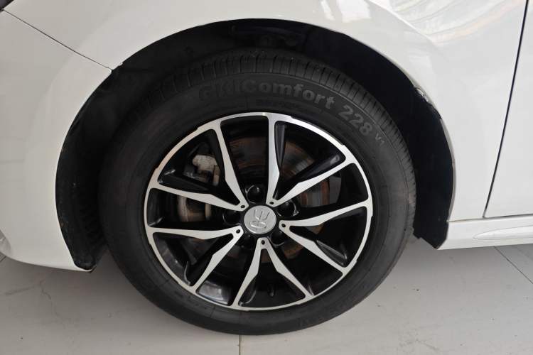 Used BYD Song MAX 2018 1.5T Automatic Smart Connect Luxury 6-Seater Left Front Wheel Hub