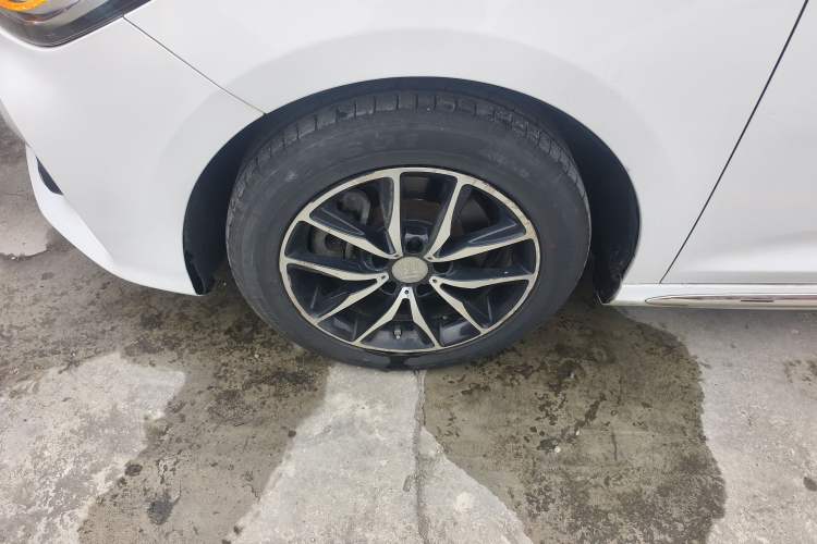 Used BYD Song MAX 2018 1.5T Automatic Smart Connect Elite Model with 6 Seats Left Front Wheel Hub