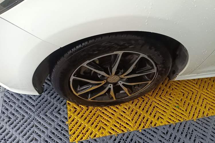 Used BYD Song MAX 2018 1.5T Automatic Smart Connect Luxury 6-Seater Left Front Wheel Hub