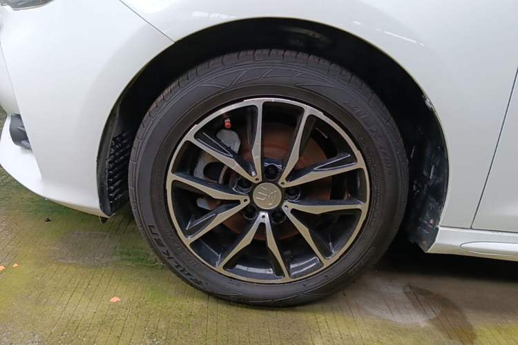 Used BYD Song MAX 2018 1.5T Automatic Smart Connect Luxury 6-Seater Left Front Wheel Hub