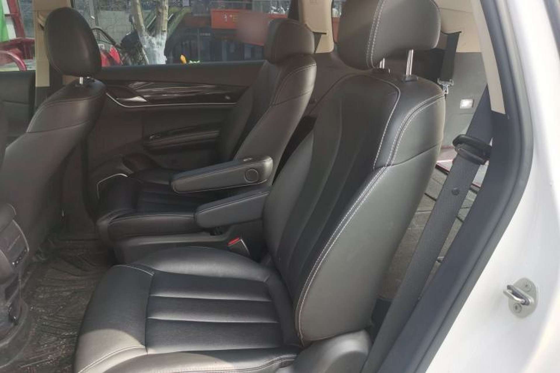 Used BYD Song MAX 2018 1.5T Automatic Smart Connect Elite Model with 6 Seats Left Rear Seat