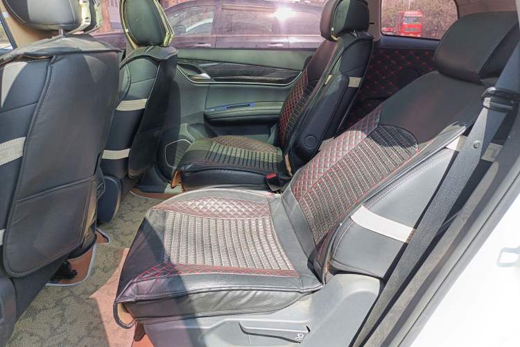 Used BYD Song MAX 2018 1.5T Automatic Smart Connect Elite Model with 6 Seats Left Rear Seat