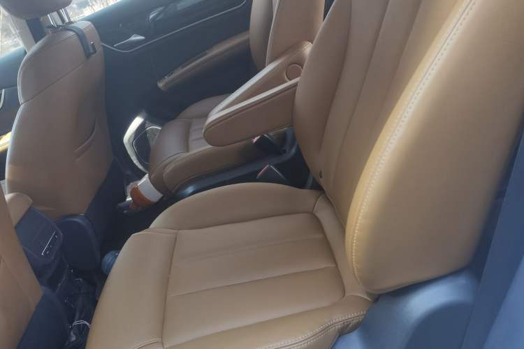 Used BYD Song MAX 2018 1.5T Automatic Smart Connect Luxury 6-Seater Left Rear Seat