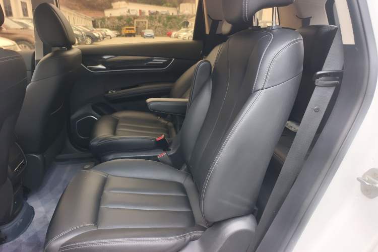 Used BYD Song MAX 2018 1.5T Automatic Smart Connect Elite Model with 6 Seats Left Rear Seat