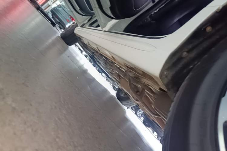 Used BYD Song MAX 2018 1.5T Automatic Smart Connect Luxury 6-Seater Left Side Sill