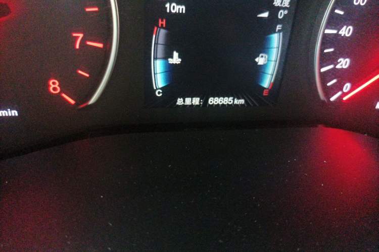 Used BYD Song MAX 2018 1.5T Manual Smart Connect Luxury 6-Seater Odometer Close Up