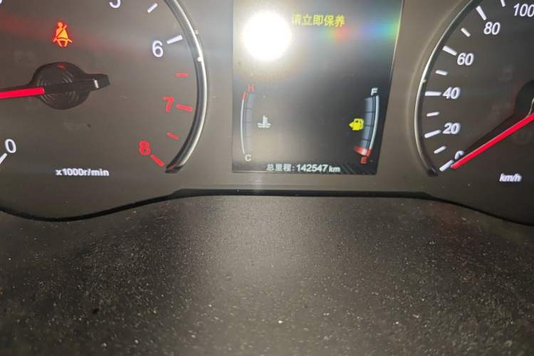 Used BYD Song MAX 2018 1.5T Automatic Smart Connect Elite Model with 6 Seats Odometer Close Up
