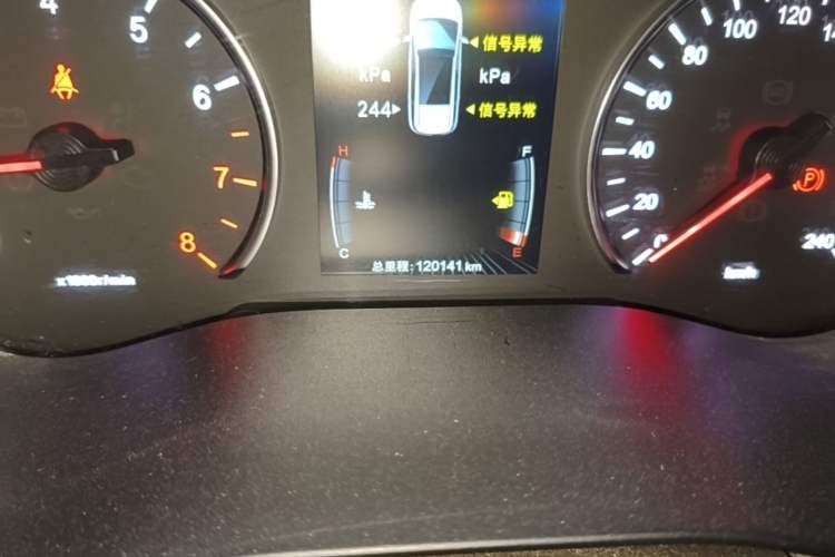 Used BYD Song MAX 2018 1.5T Automatic Smart Connect Elite Model with 6 Seats Odometer Close Up