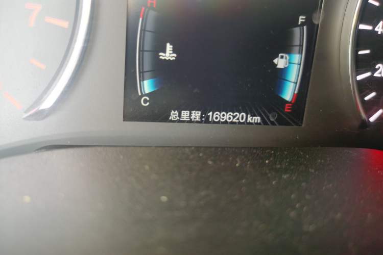 Used BYD Song MAX 2018 1.5T Automatic Smart Connect Elite Model with 6 Seats Odometer Close Up