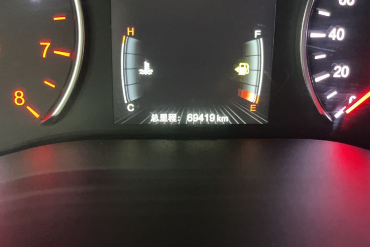 Used BYD Song MAX 2018 1.5T Automatic Smart Connect Elite Model with 6 Seats Odometer Close Up