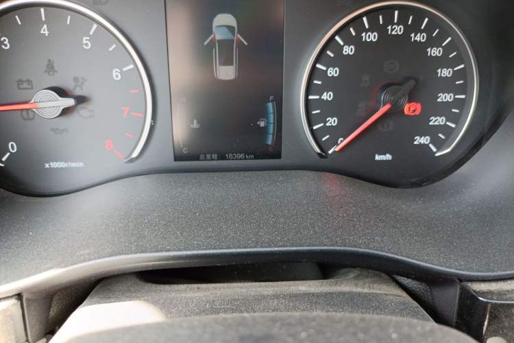 Used BYD Song MAX 2018 1.5T Automatic Smart Connect Elite Model with 6 Seats Odometer Close Up