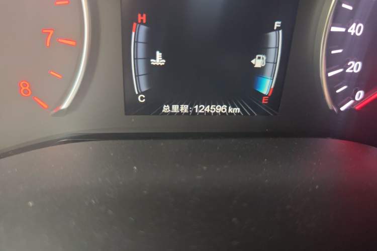 Used BYD Song MAX 2018 1.5T Automatic Smart Connect Luxury 7-Seater Odometer Close Up
