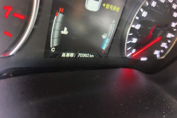 Used BYD Song MAX 2018 1.5T Automatic Smart Connect Elite Model with 6 Seats Odometer Close Up