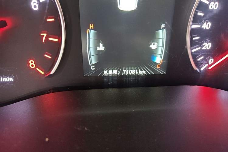 Used BYD Song MAX 2018 1.5T Automatic Smart Connect Luxury 7-Seater Odometer Close Up