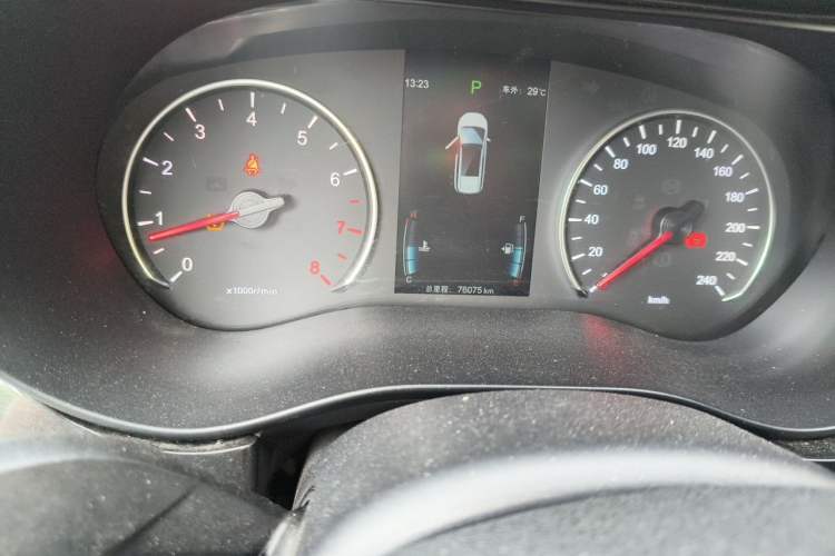 Used BYD Song MAX 2018 1.5T Automatic Smart Connect Luxury 6-Seater Odometer Close Up