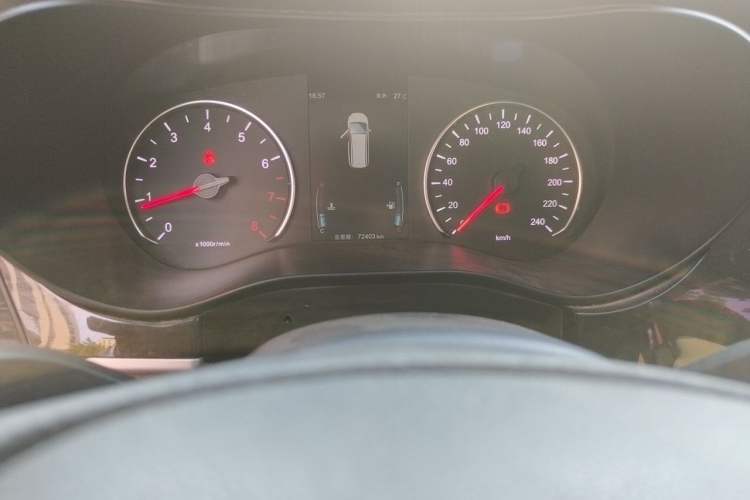 Used BYD Song MAX 2018 1.5T Manual Smart Connect Luxury 6-Seater Odometer Close Up