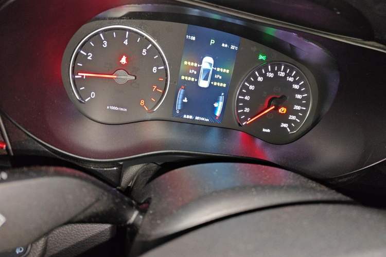 Used BYD Song MAX 2018 1.5T Automatic Smart Connect Elite Model with 6 Seats Odometer Close Up