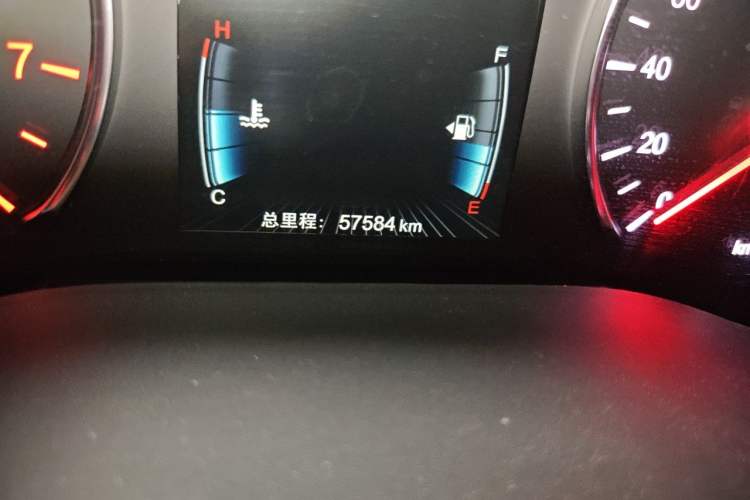 Used BYD Song MAX 2018 1.5T Automatic Smart Connect Luxury 6-Seater Odometer Close Up