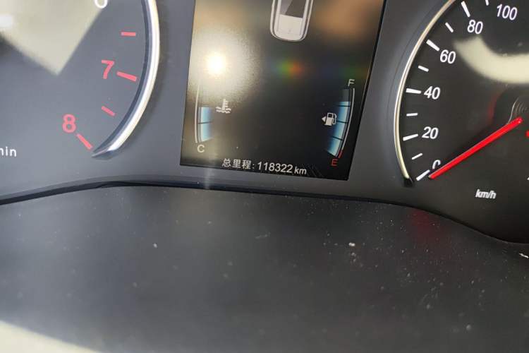 Used BYD Song MAX 2018 1.5T Automatic Smart Connect Elite Model with 6 Seats Odometer Close Up