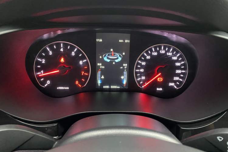 Used BYD Song MAX 2018 1.5T Manual Smart Connect Luxury 6-Seater Odometer Close Up